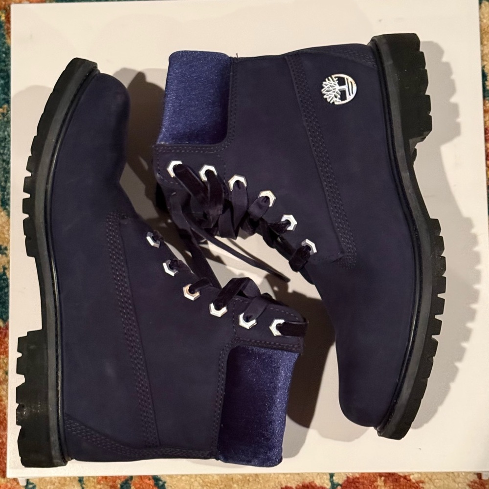 NWOT Women`s Timberland 6 In. Premium Boot Velvet/navy Nubuck